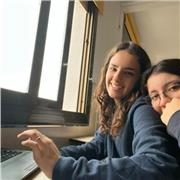 Me percibo como una persona paciente, amable y confiable. Me gustaría dar clase a niños de primaria o secundaria.
